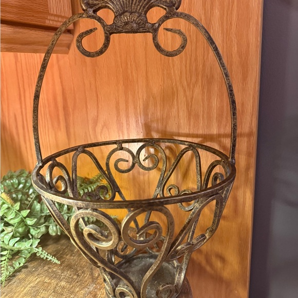 Vintage Iron Planter Basket with Shell And Scroll Motif , Medium, With Handles - Picture 8 of 9